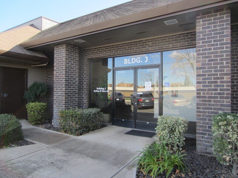 More Photos Of 1660 W Linne Rd, Tracy Office For Lease