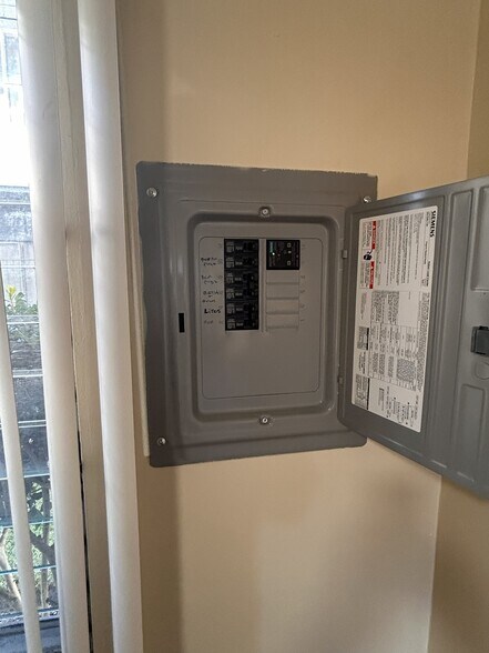 More Photos Of 1001-1005 W G St, Wilmington Apartments For Sale