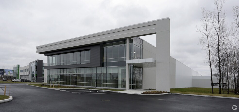 More Photos Of 4160 Hwy Desserte Sud Laval (A-440), Laval Industrial For Lease