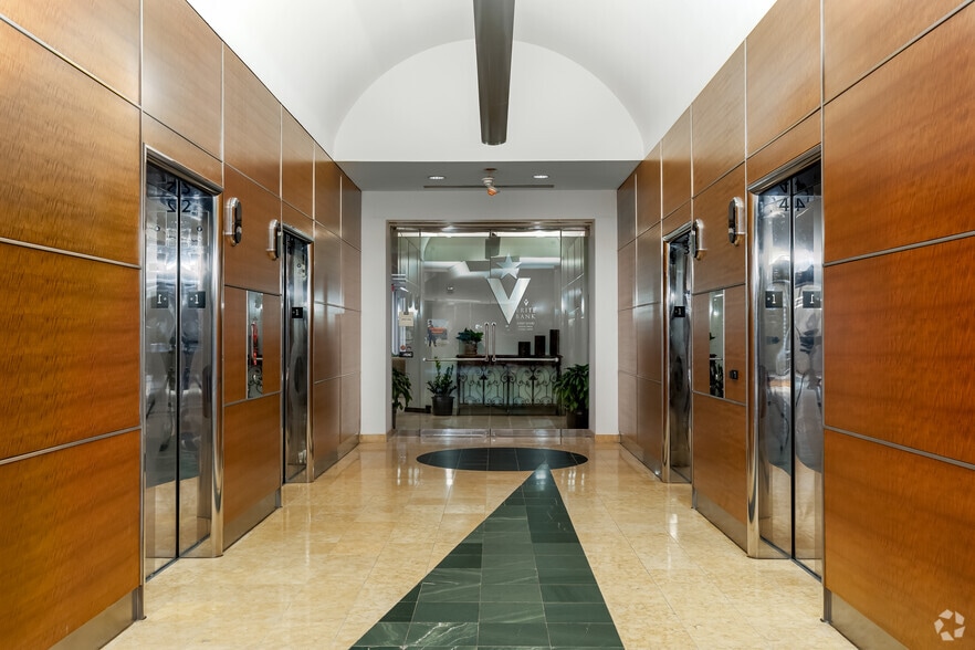 More Photos Of 17950 Preston Rd, Dallas Office For Lease