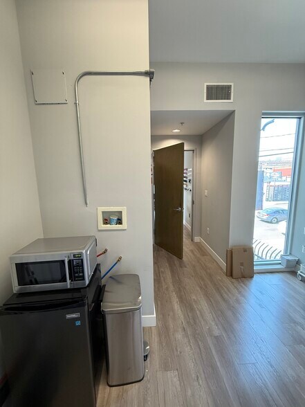 More Photos Of 2332 Cotner Ave, Los Angeles Loft Creative Space For Lease