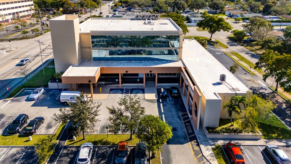 More Photos Of 6600 W Taft St, Hollywood Medical For Lease