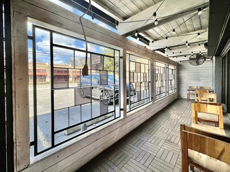 More Photos Of 1609-1625 Westheimer Rd, Houston Restaurant For Lease