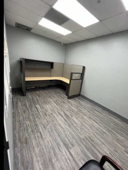 More Photos Of 19301 SW 106th Ave, Miami Showroom For Lease