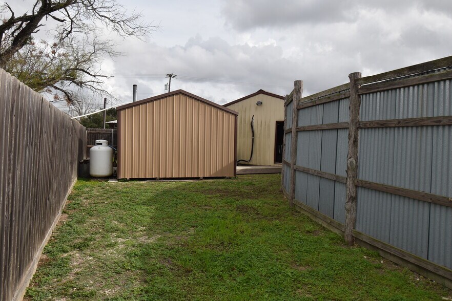 More Photos Of 217 Second St, Agua Dulce General Retail For Sale