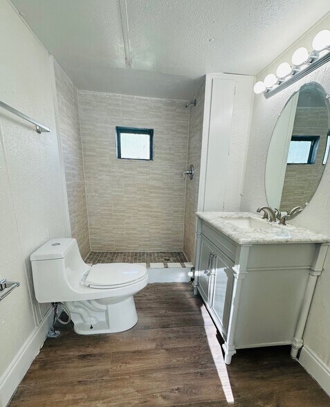 More Photos Of 1025 W Socrum Loop Rd, Lakeland Manufactured Housing Mobile Home Park For Sale