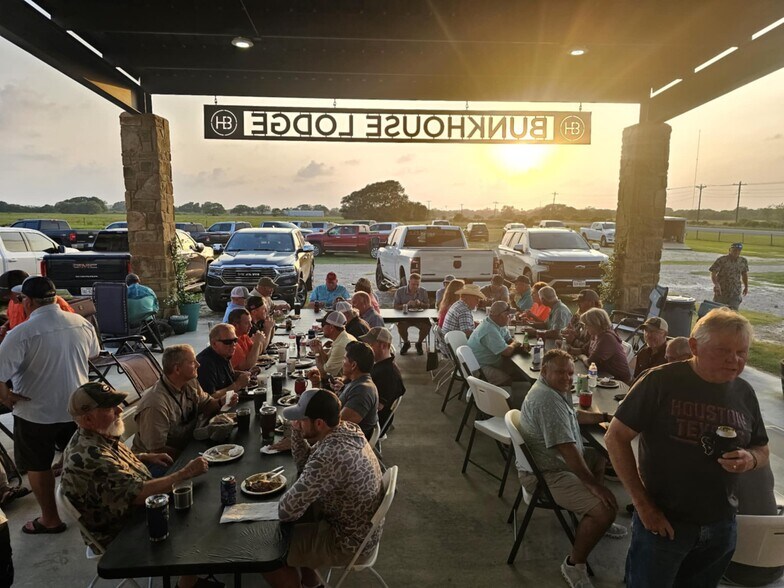 More Photos Of 1811 State Highway 185 E, Seadrift Hotel For Sale