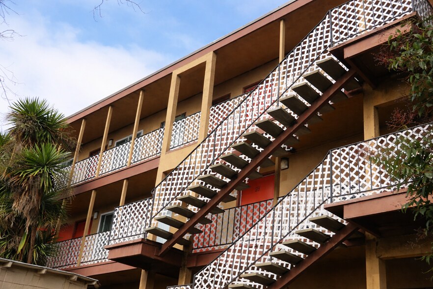 More Photos Of 5412 Claremont Ave, Oakland Apartments For Sale