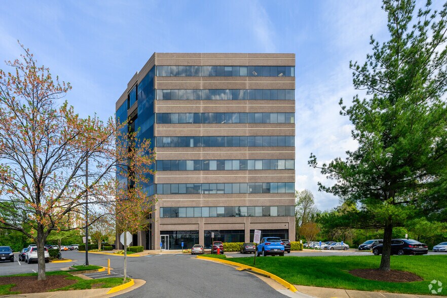 More Photos Of 5845 Richmond Hwy, Alexandria Office For Sale