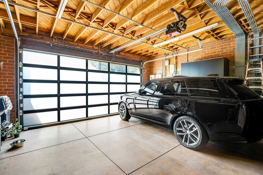 More Photos Of 6122 Washington Blvd, Culver City Office For Sale