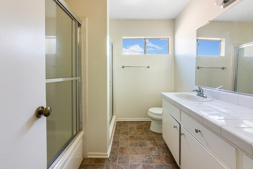 More Photos Of 13951 Moorpark St, Sherman Oaks Apartments For Sale