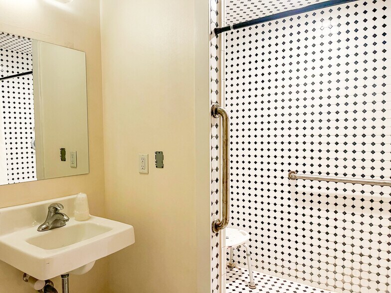 More Photos Of 416-418 Mississippi St, Donaldsonville Hotel For Sale