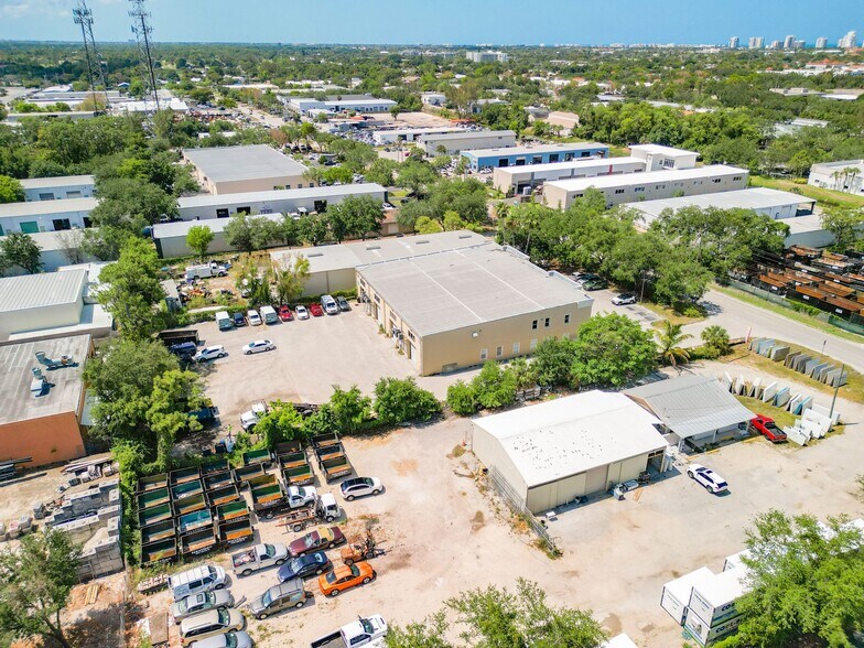 More Photos Of 5780 Taylor Rd, Naples Showroom For Sale