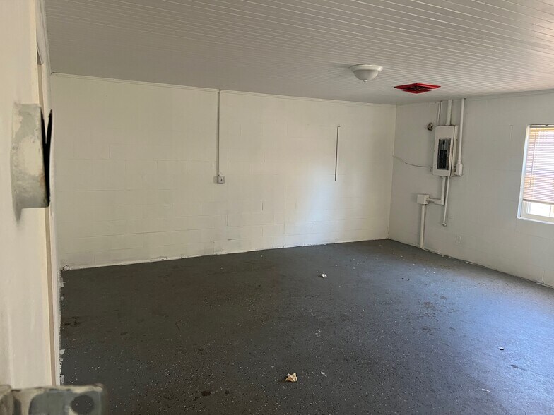 More Photos Of 1625 N US Highway 29, Salisbury Flex For Sale