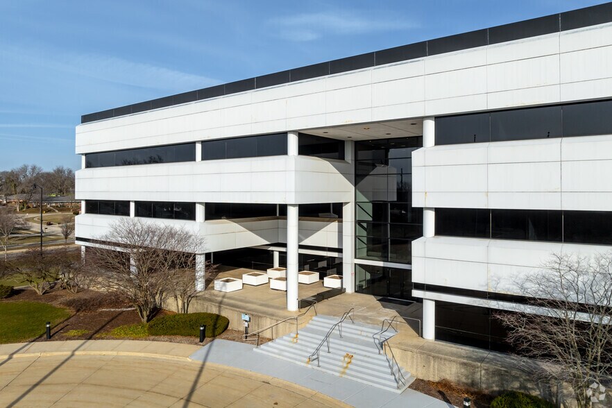 More Photos Of 4949 Harrison Ave, Rockford Office For Lease