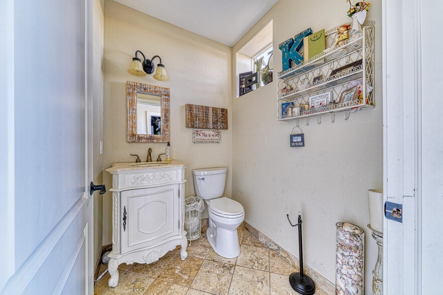 More Photos Of 1234 Manitoba Ave, South Milwaukee Specialty For Sale