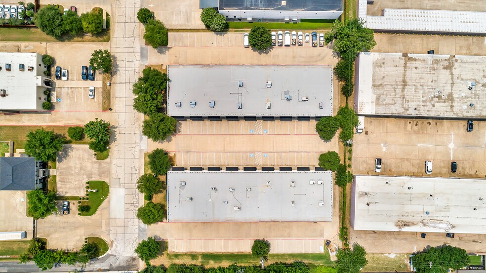 More Photos Of 1900 Industrial Blvd, Colleyville Light Manufacturing For Lease