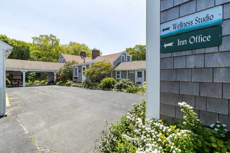 More Photos Of 2504 Main St, West Barnstable Hotel For Sale