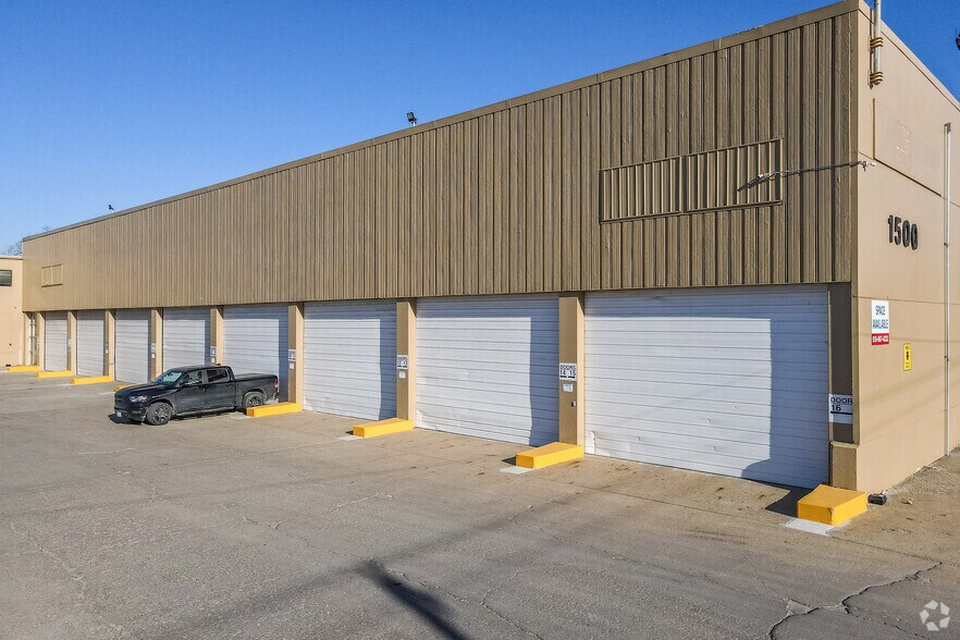 More Photos Of 1500 Delaware Ave, Des Moines Distribution For Lease
