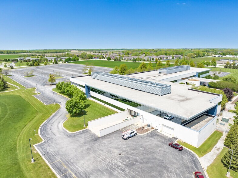 More Photos Of 3500 Packerland Dr, De Pere Office For Lease