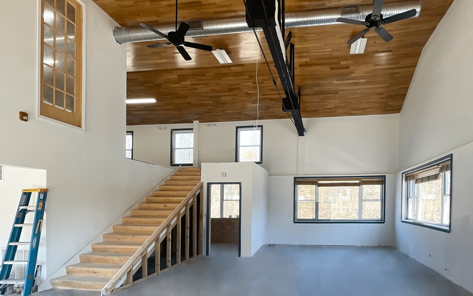 More Photos Of 554 Main St, Oakville Storefront Retail Office For Lease