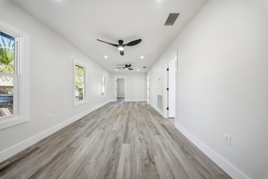More Photos Of 2051 1st Ave N, Saint Petersburg Office Residential For Sale