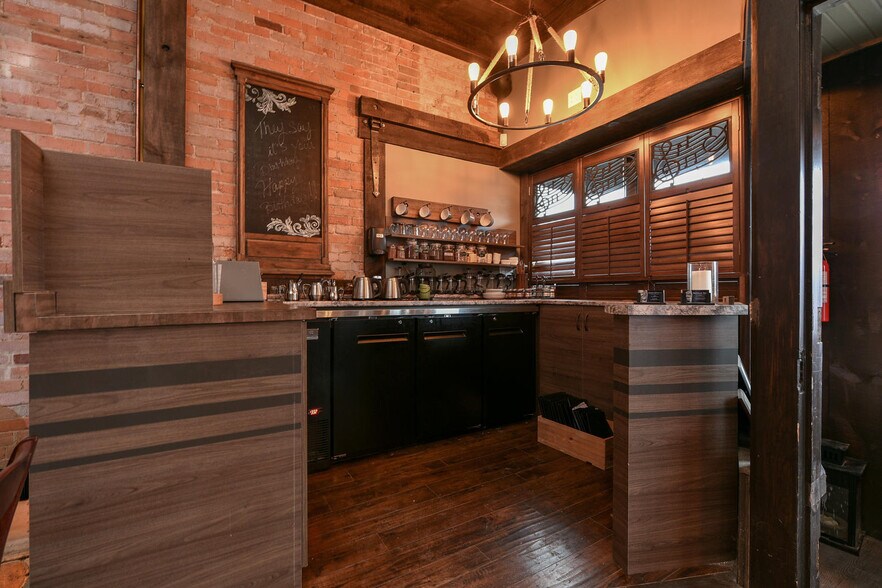 More Photos Of 26 Elgin St W, Arnprior Storefront Retail Residential For Sale