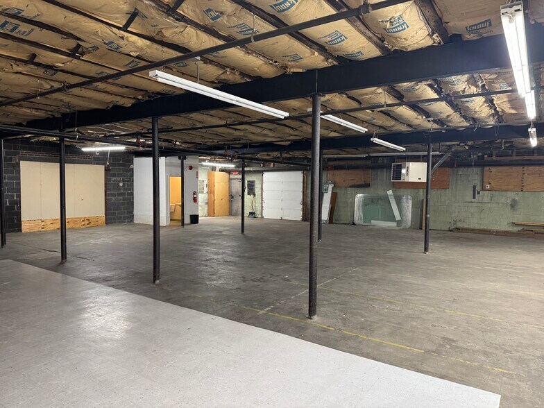 More Photos Of 29 Rocky Point Yaphank Rd, Rocky Point Storefront For Lease