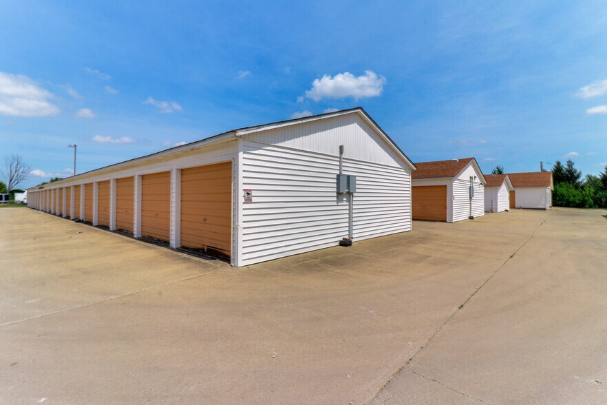 More Photos Of 116 E Church St, Savoy Self Storage For Sale