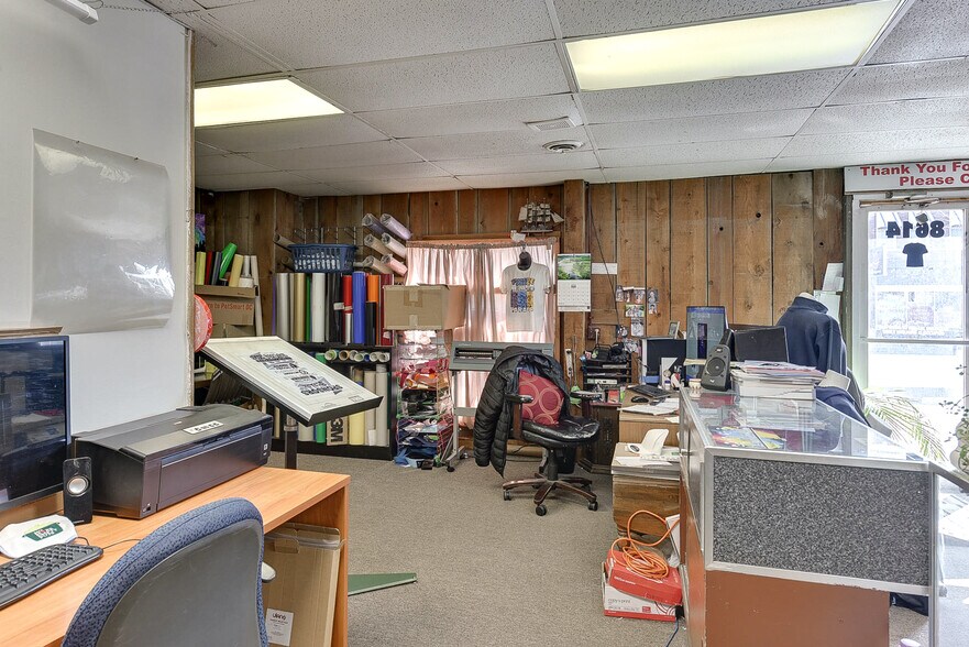 More Photos Of 8614-8616 N 30th St, Omaha Storefront For Sale