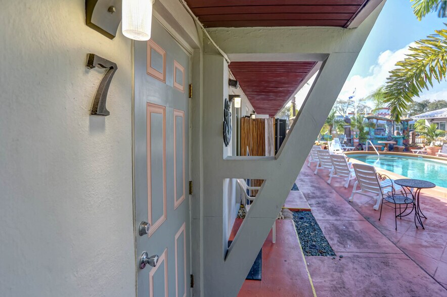 More Photos Of 1419 S Federal Hwy, Hollywood Hotel For Sale