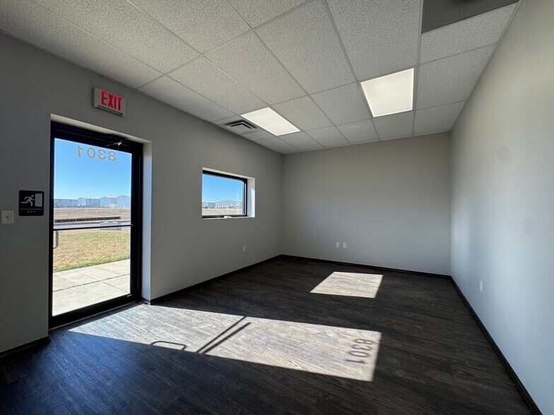 More Photos Of 8301 SW 23rd Pl, Oklahoma City Warehouse For Lease