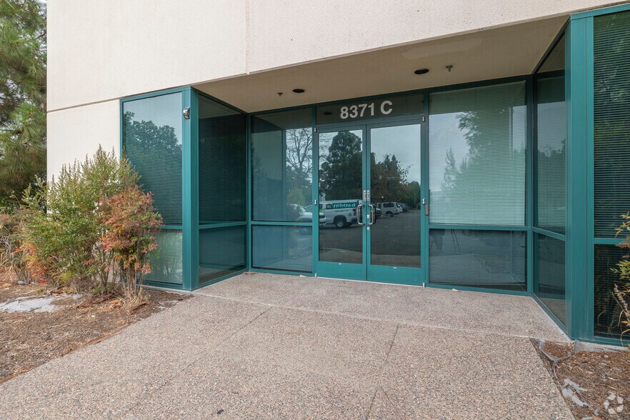 More Photos Of 8371 Central Ave, Newark Flex For Sale