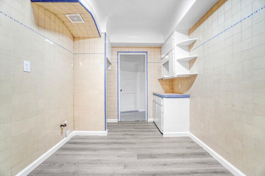 More Photos Of 162 W 65th St, Los Angeles Multifamily For Sale