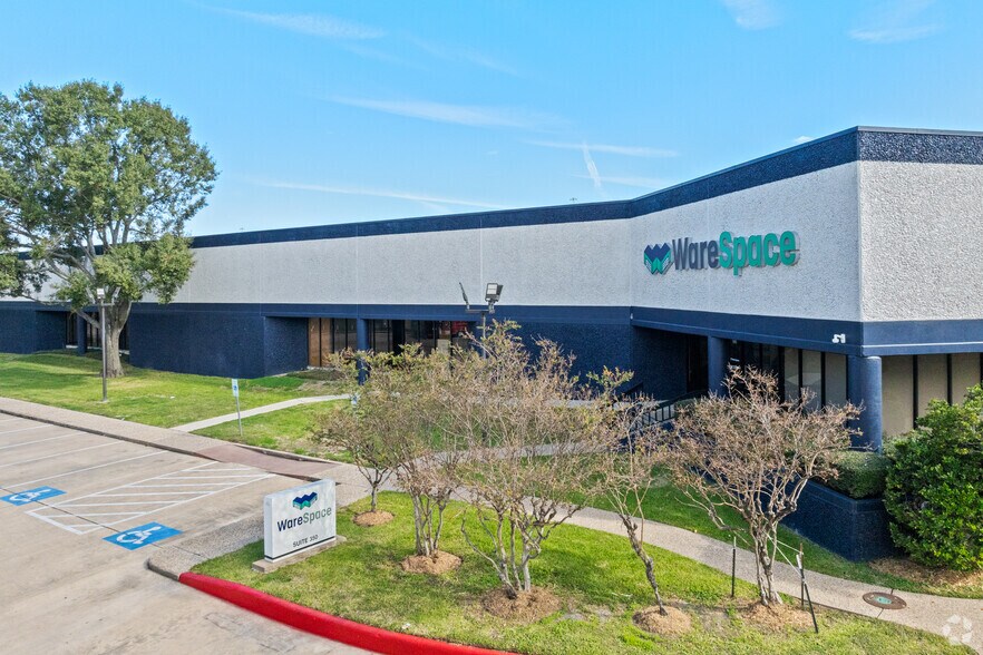 More Photos Of 10795 Hammerly Blvd, Houston Warehouse For Lease