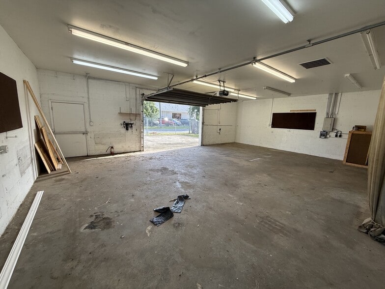 More Photos Of 1853 Canova St SE, Palm Bay Showroom For Sale