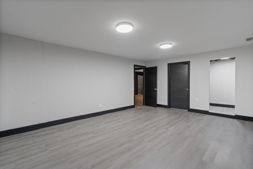 More Photos Of 10203 Old Manchaca Rd, Austin Flex For Lease