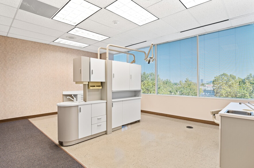 More Photos Of 12000 Richmond Ave, Houston Medical For Lease