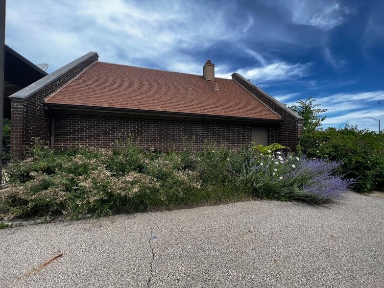 More Photos Of 24659 Grass Lake rd, Antioch Office For Sale