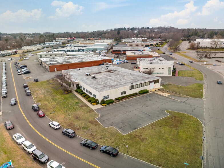 More Photos Of 170 Eileen Way, Syosset Flex For Lease