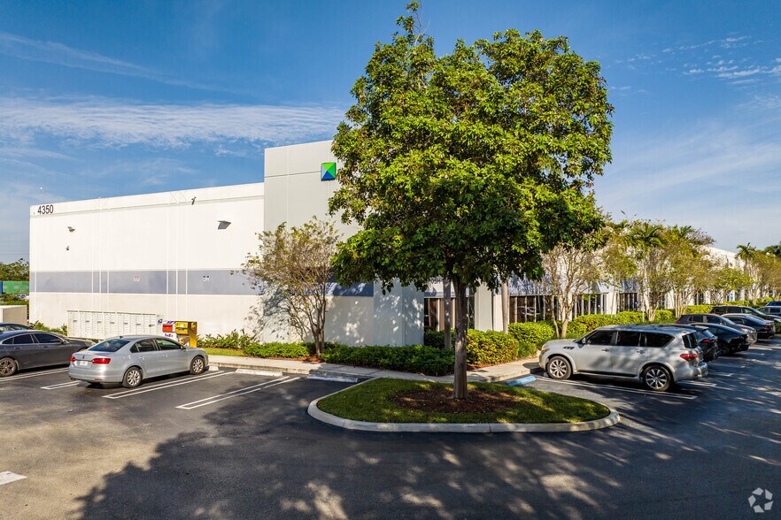 More Photos Of 4350 Oakes Rd, Davie Flex For Lease