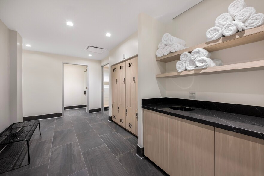 More Photos Of 1400 16th St NW, Washington Office For Lease