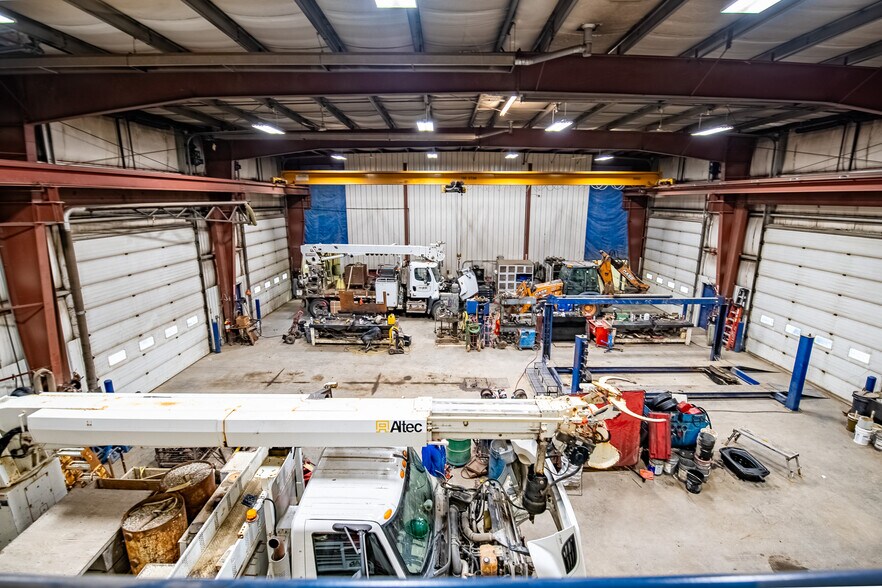 More Photos Of 95 Poplar St, Red Deer County Warehouse For Sale