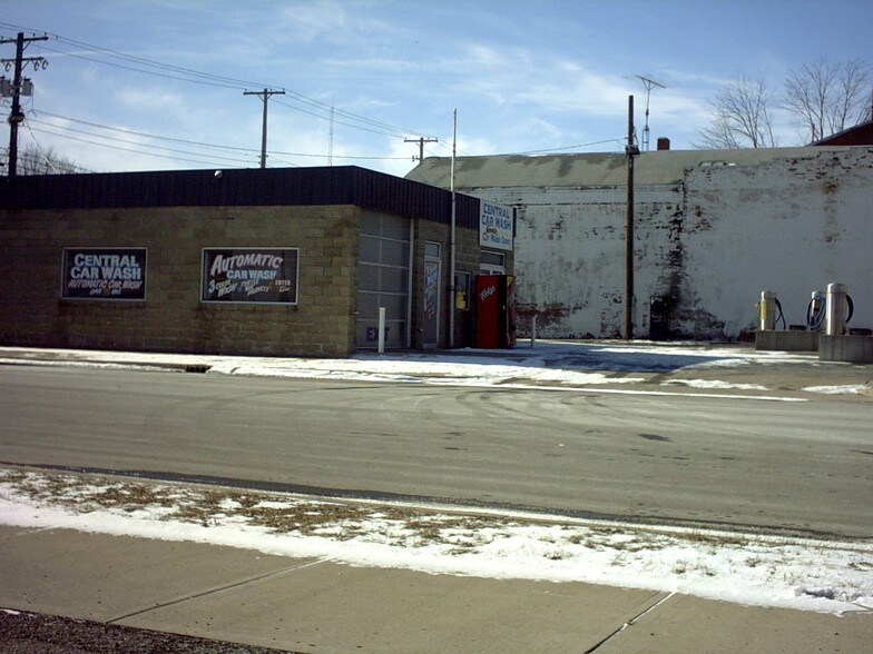 More Photos Of 2 W Main St, Cambridge City Carwash For Lease