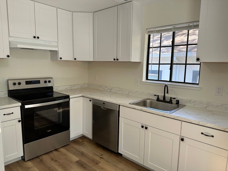 More Photos Of 1805 V St, Sacramento Dormitory For Sale