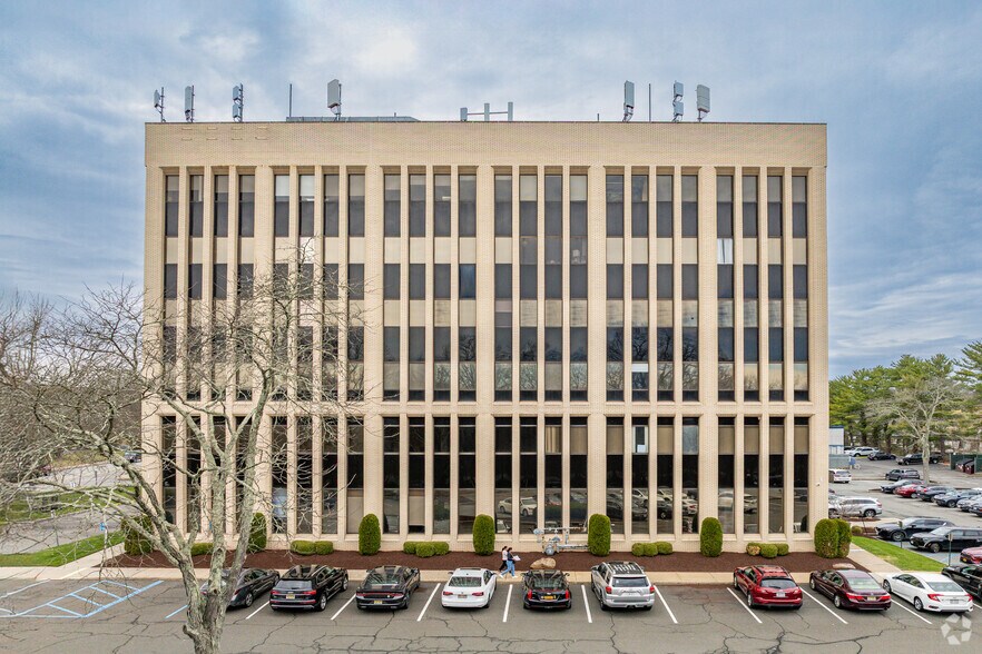 More Photos Of 20 Squadron Blvd, New City Office For Lease