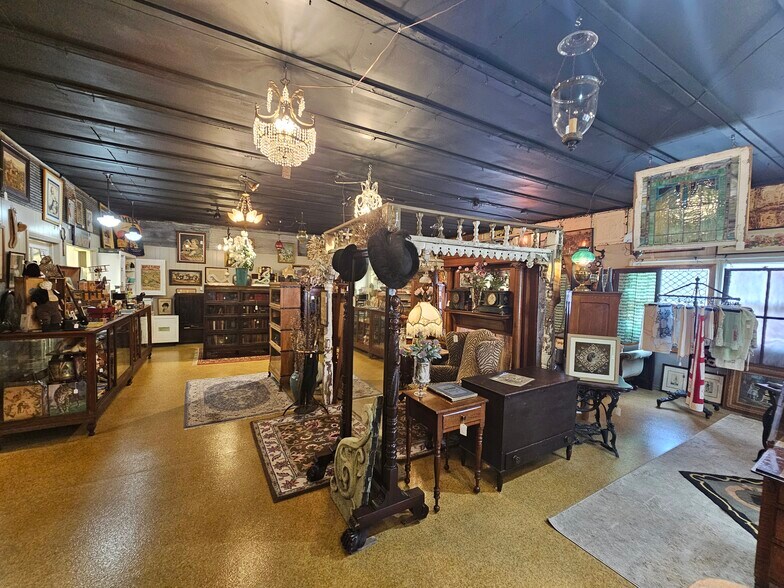 More Photos Of 108 E Madison St, Kirklin Storefront For Sale