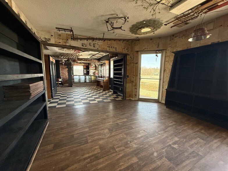 More Photos Of 15 Main St, Mammoth Spring Office For Sale