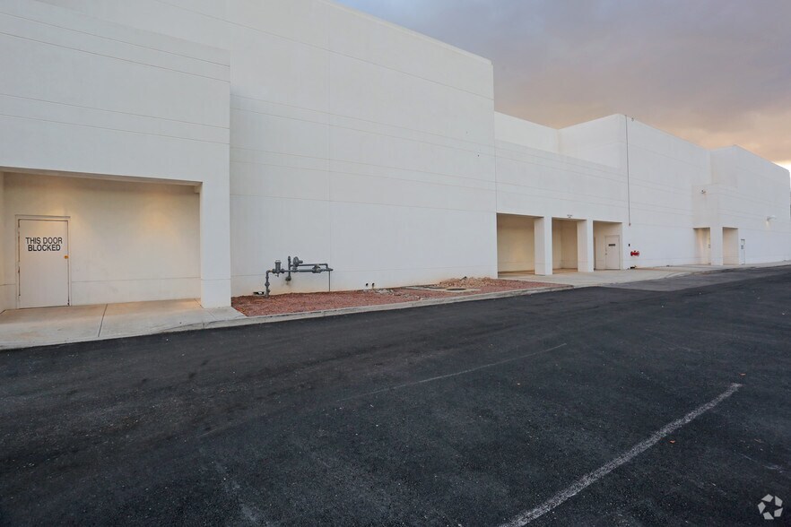 More Photos Of 4300 E Sunset Rd, Henderson Movie Theatre For Lease