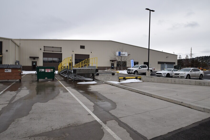 More Photos Of 20495 Murray Rd, Bend Warehouse For Lease